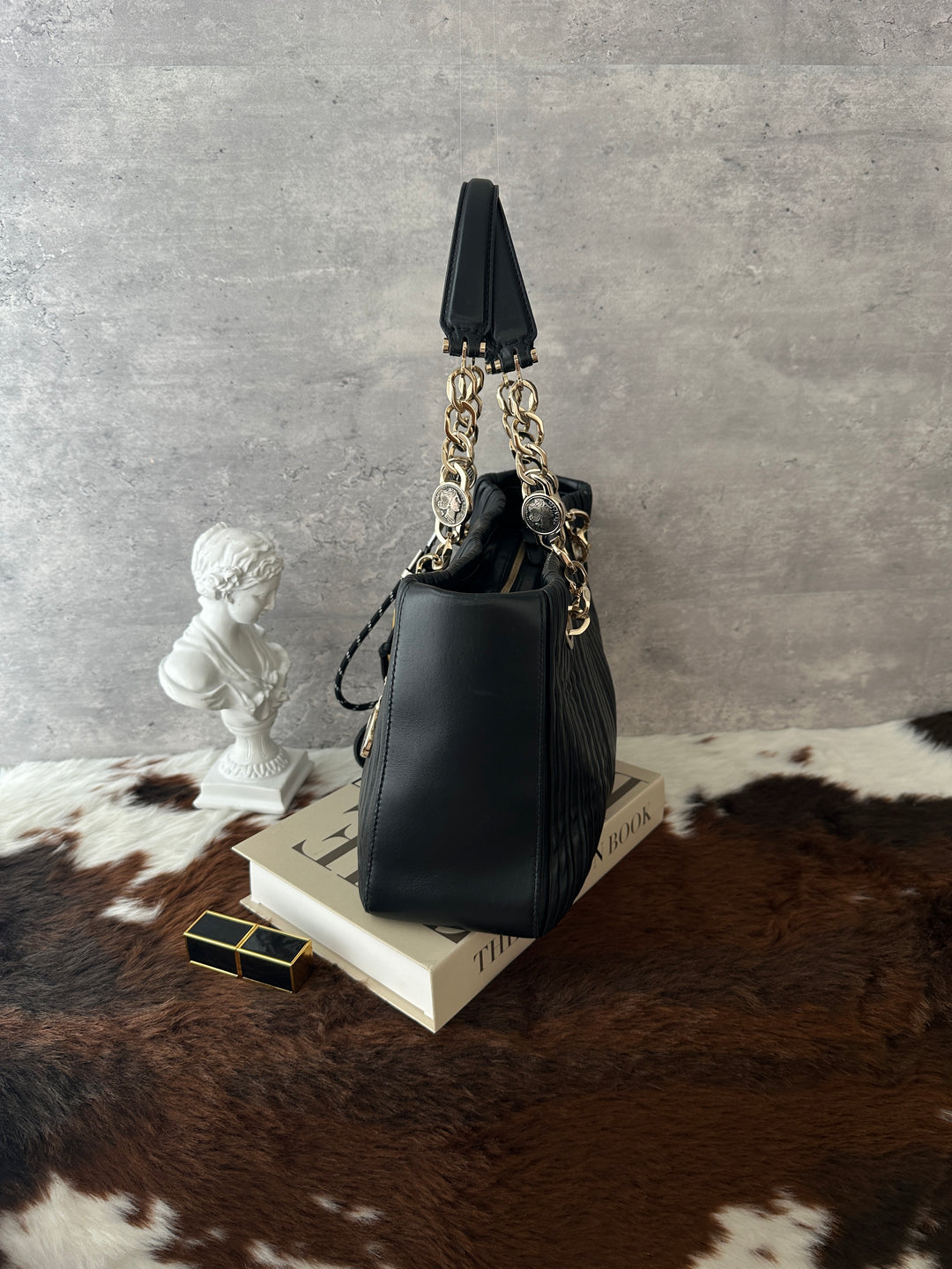 Bvlgari Pleated Chain Tote ✨🖤｜Gold-Tone Chain・Medallion Charms
