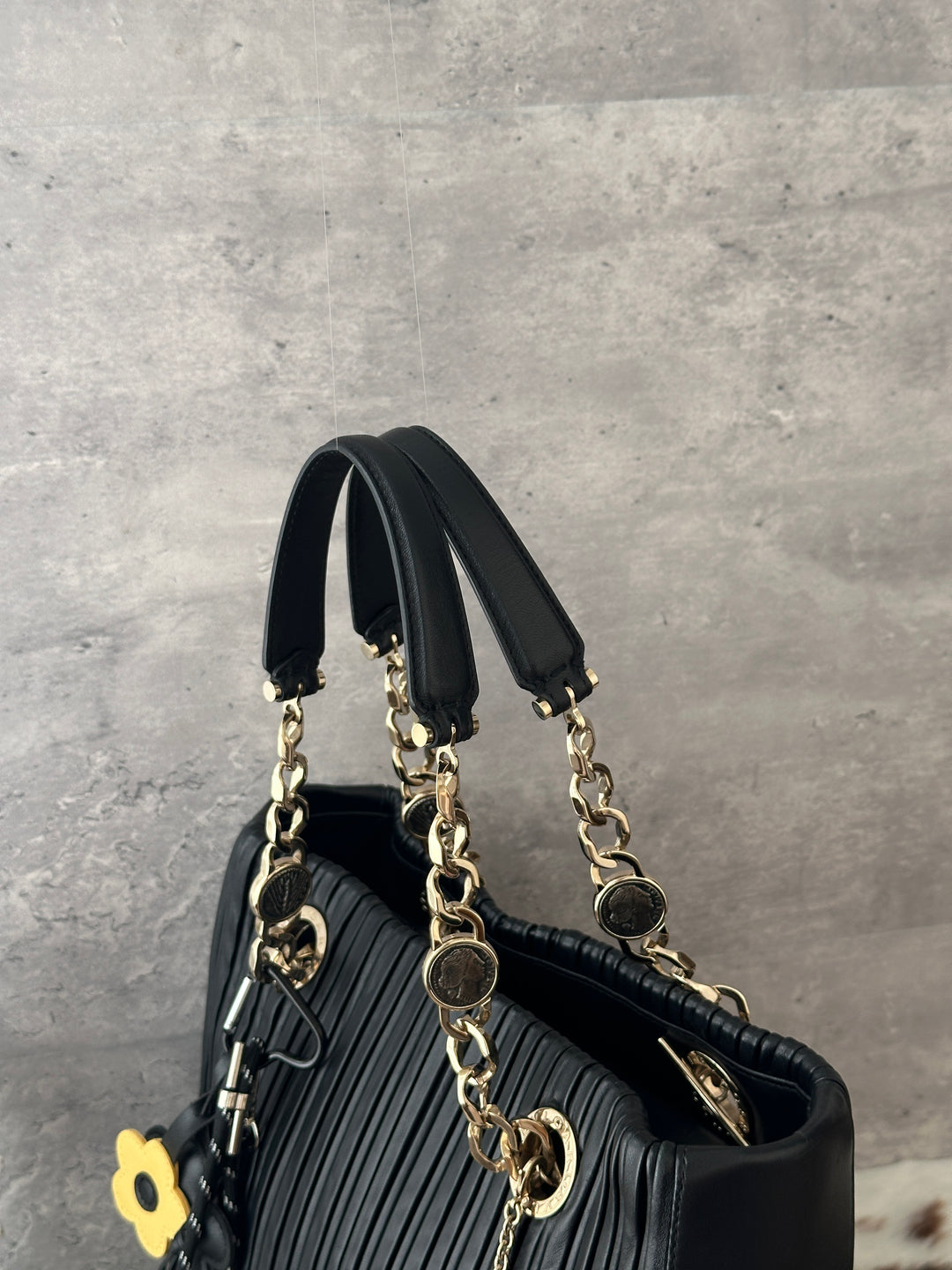 Bvlgari Pleated Chain Tote ✨🖤｜Gold-Tone Chain・Medallion Charms