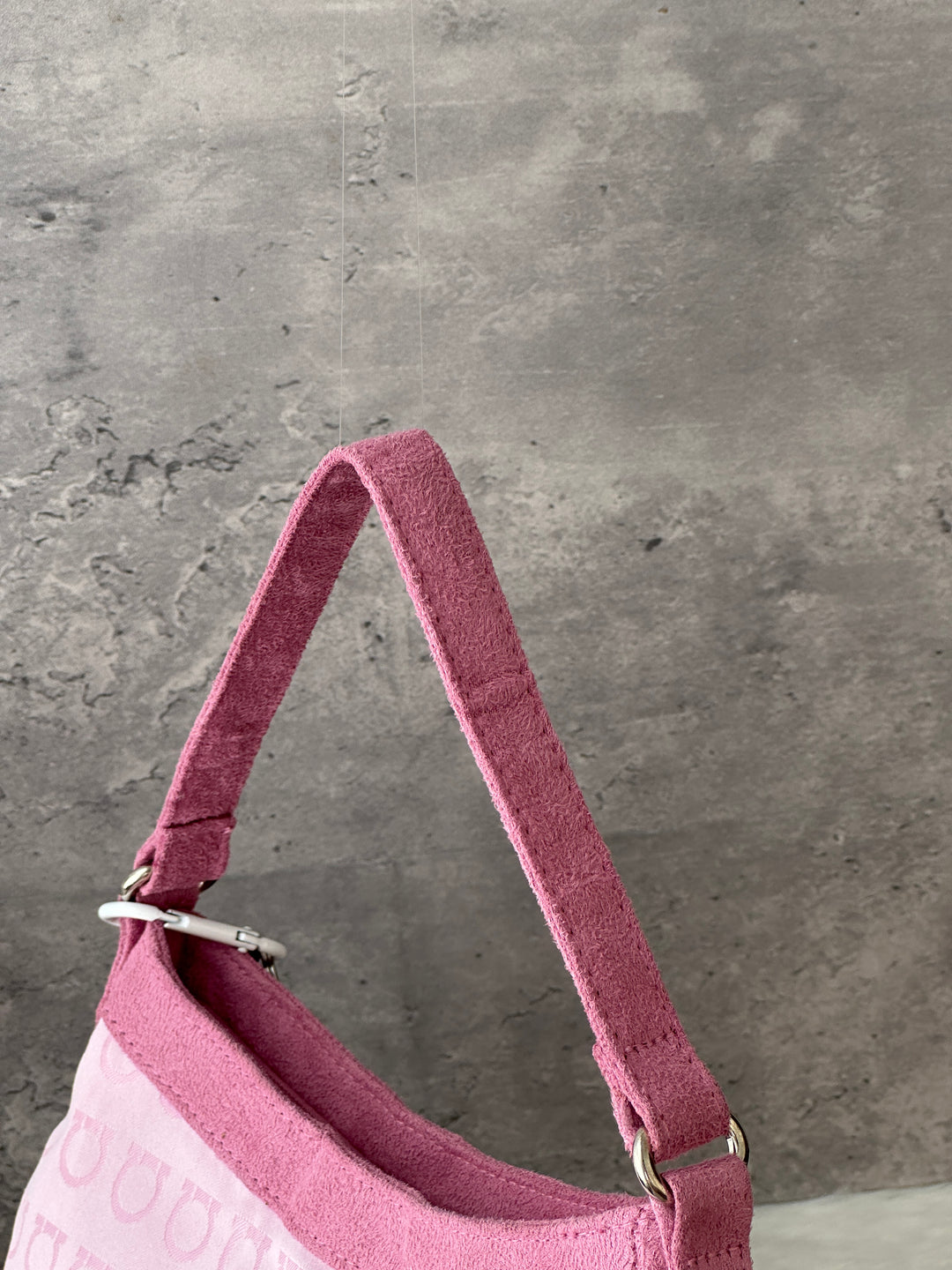Ferragamo Gancini Monogram Pink Shoulder Bag 💕✨｜Y2K Hobo・Tonal Gancini