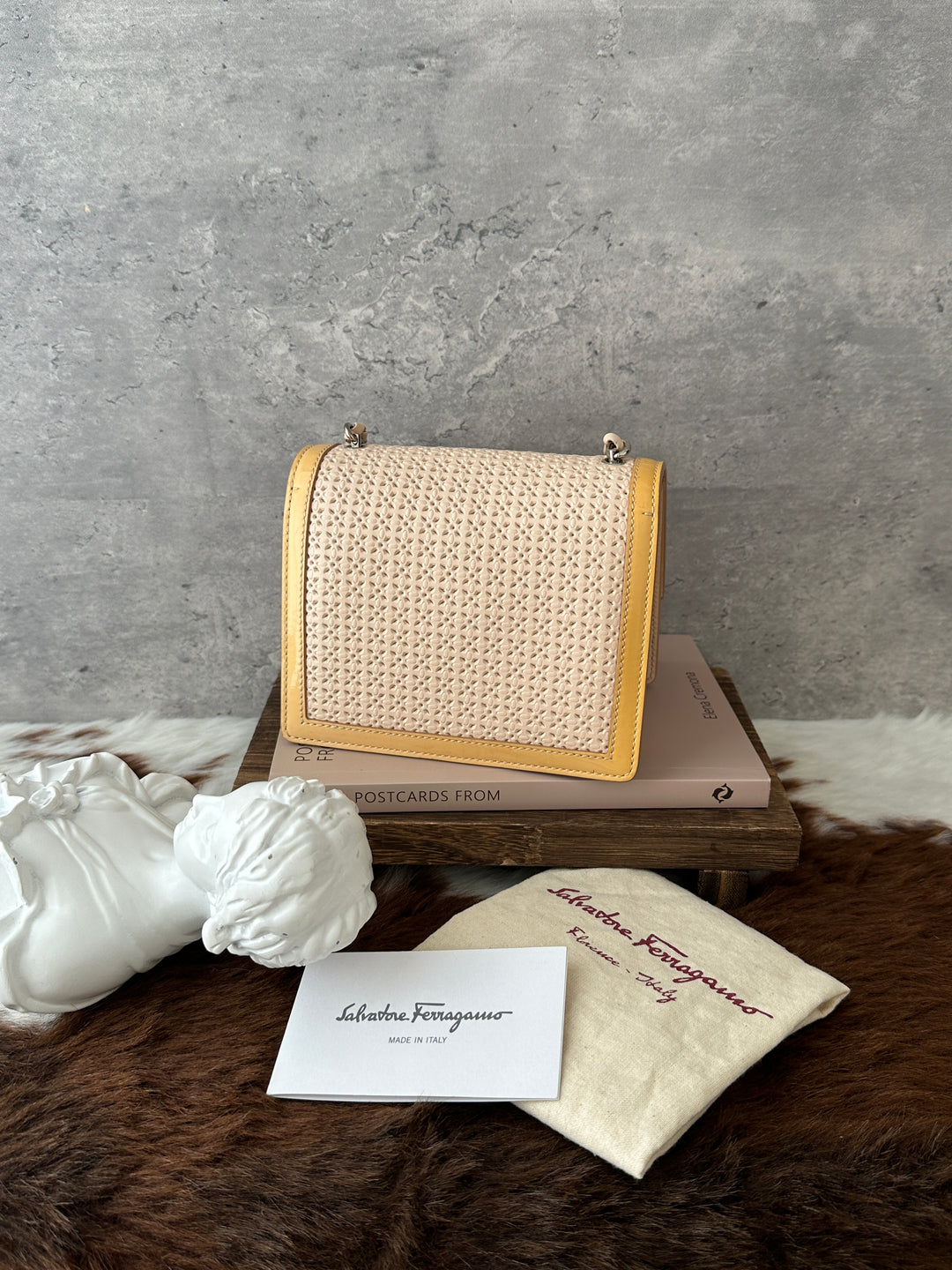 Ferragamo Vara Bow Cut-Out Crossbody ✨｜Cream & Soft Yellow・Silver Hardware