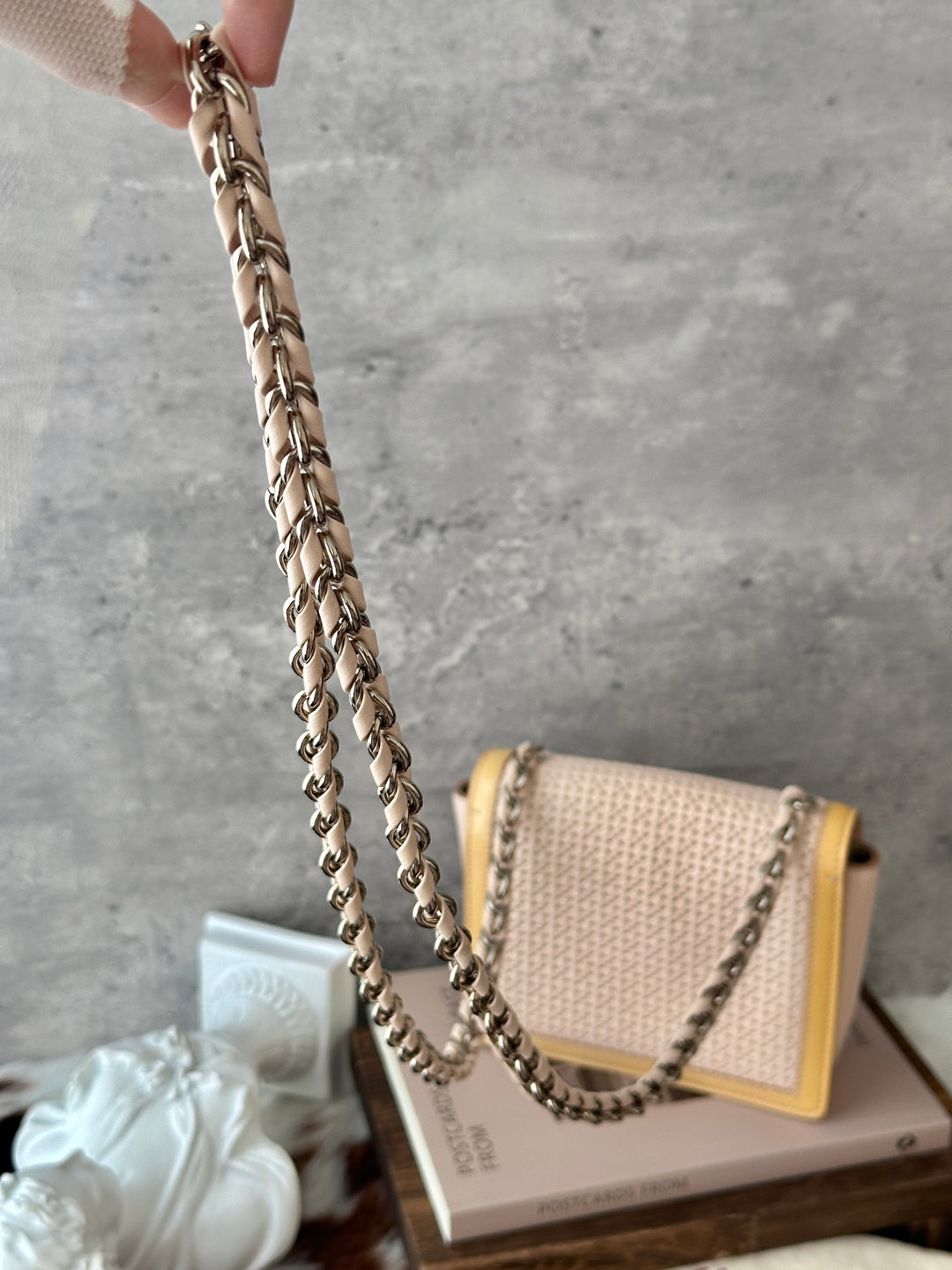 Ferragamo Vara Bow Cut-Out Crossbody ✨｜Cream & Soft Yellow・Silver Hardware