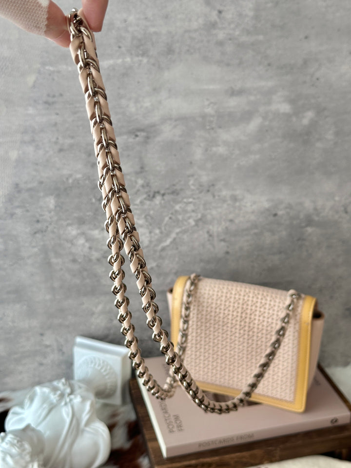 Ferragamo Vara Bow Cut-Out Crossbody ✨｜Cream & Soft Yellow・Silver Hardware