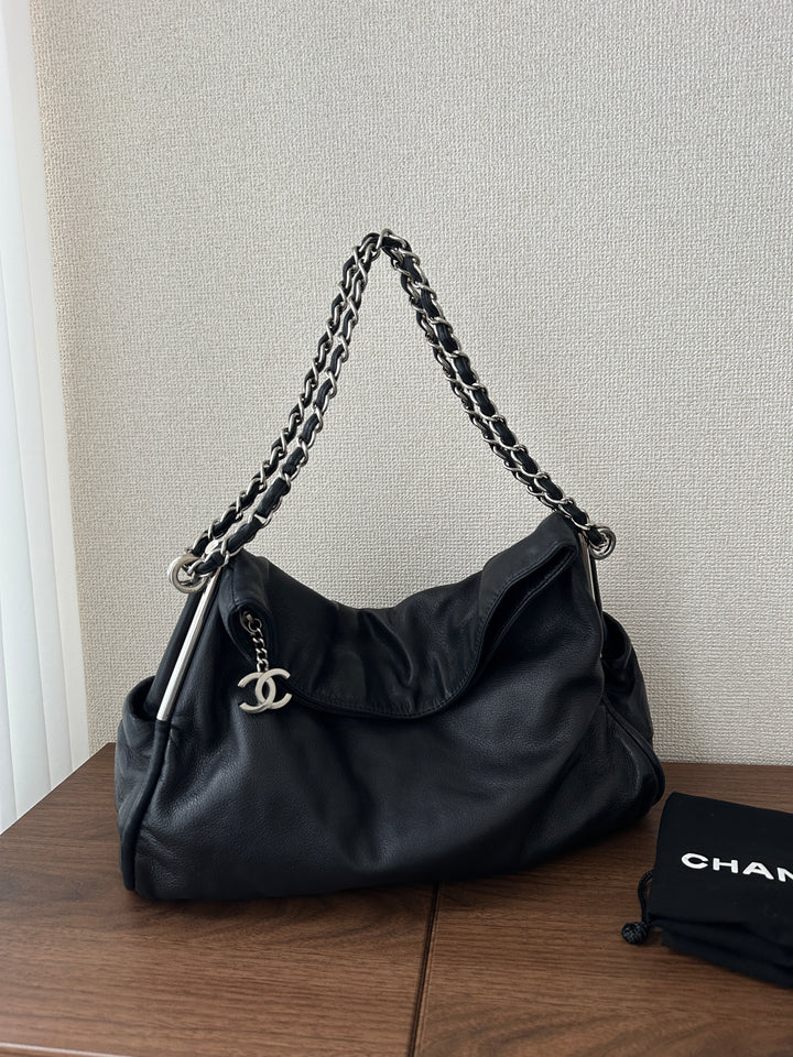 Chanel Soft Chain Hobo🖤 | Modern Edge Meets Classic Ease