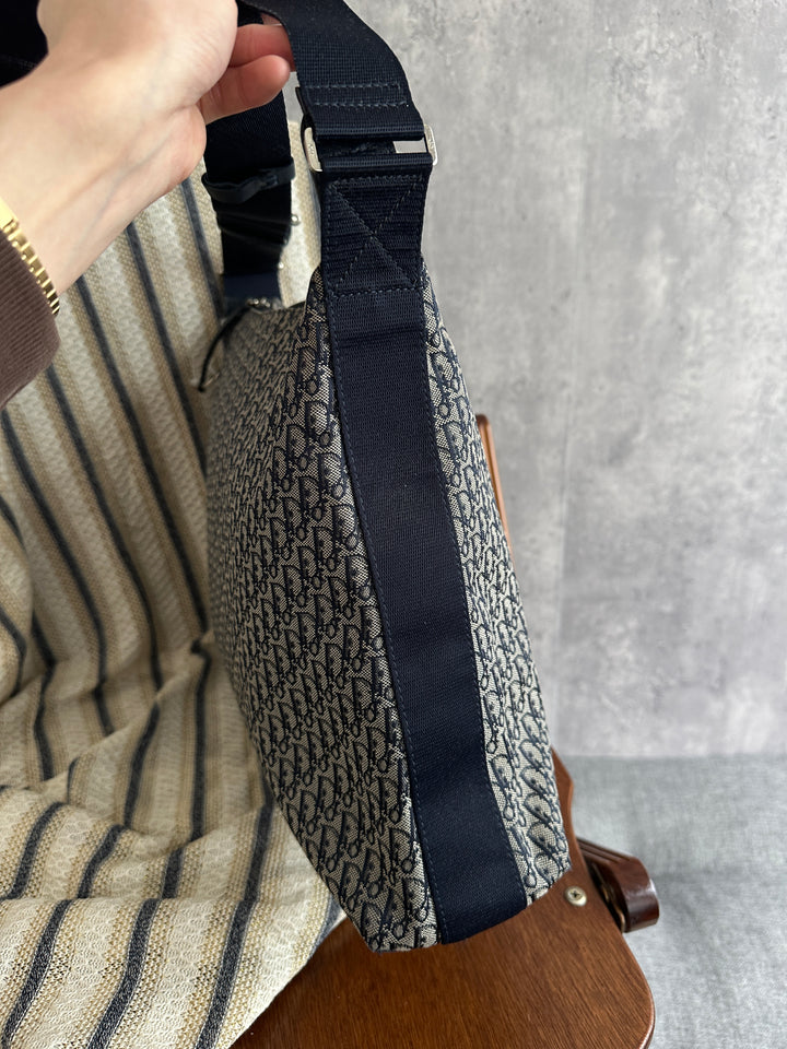 DIOR Oblique Monogram Shoulder Bag Blue Canvas 🖤｜Iconic Monogram × Adjustable Strap × Everyday Chic✨