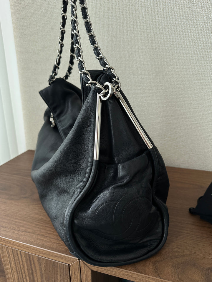 Chanel Soft Chain Hobo🖤 | Modern Edge Meets Classic Ease