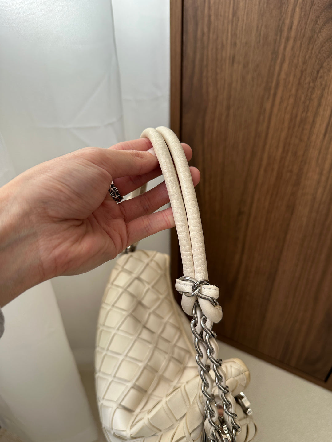 CHANEL Matelassé Coco Mark Chain Hobo 🐚｜Ivory Lambskin × Silver Hardware × Soft Quilted Silhouette