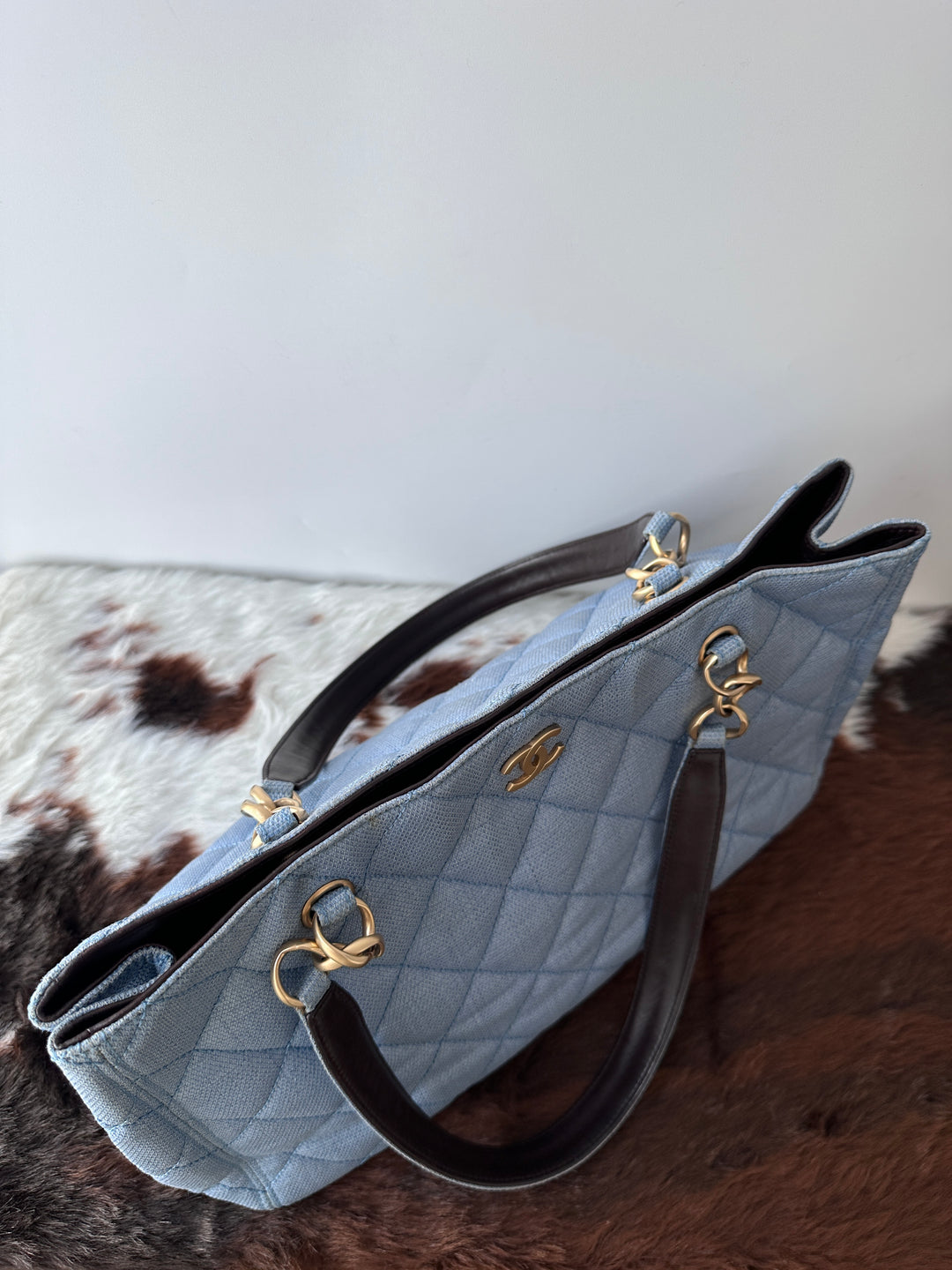 CHANEL Straw-Textured Quilted Tote Bag 💙｜Summer Blue Tone × Shoulder Carry × Practical Work Size