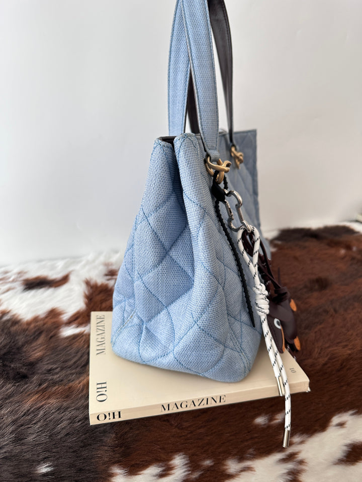 CHANEL Straw-Textured Quilted Tote Bag 💙｜Summer Blue Tone × Shoulder Carry × Practical Work Size