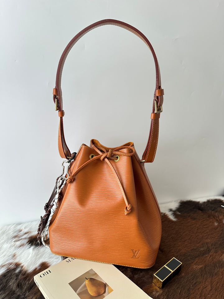 Louis Vuitton Epi Leather Bucket Bag 🤎｜Caramel Tone × Small Size × Near-Mint Condition