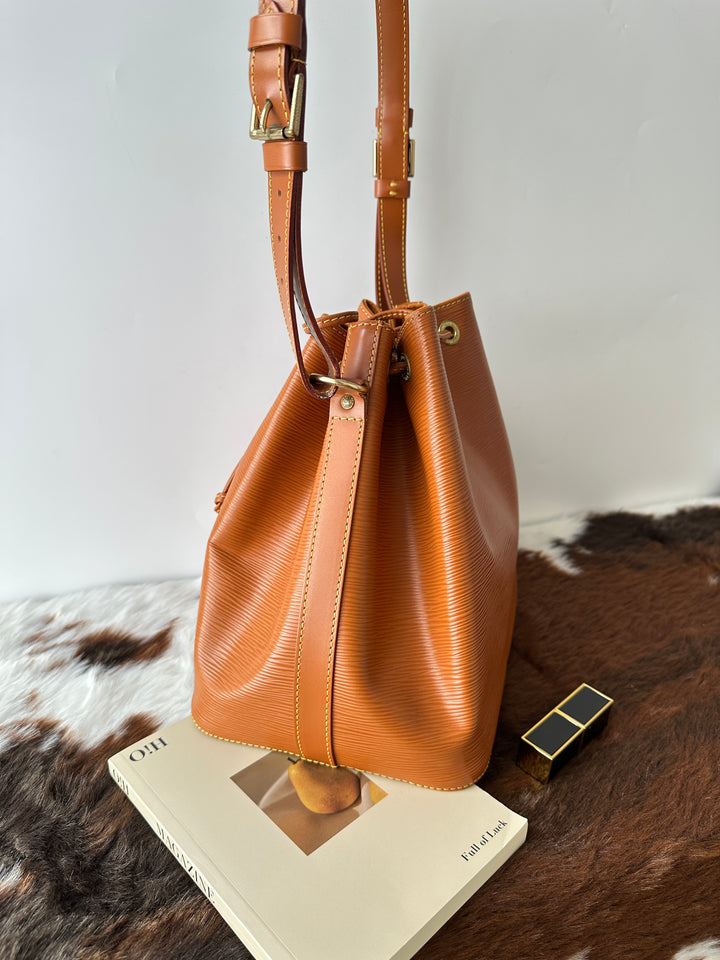 Louis Vuitton Epi Leather Bucket Bag 🤎｜Caramel Tone × Small Size × Near-Mint Condition