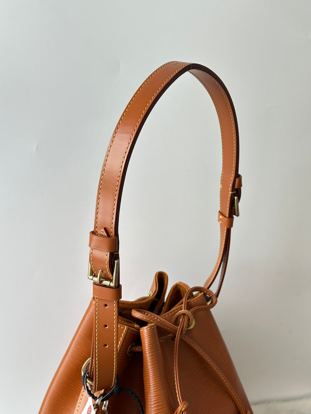 Louis Vuitton Epi Leather Bucket Bag 🤎｜Caramel Tone × Small Size × Near-Mint Condition
