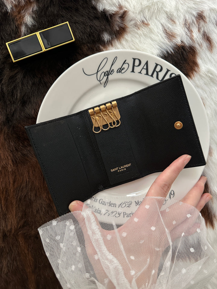 YSL Grain Leather Key Case 🖤｜Black Gold Tone × Chevron Detail × Compact Essential
