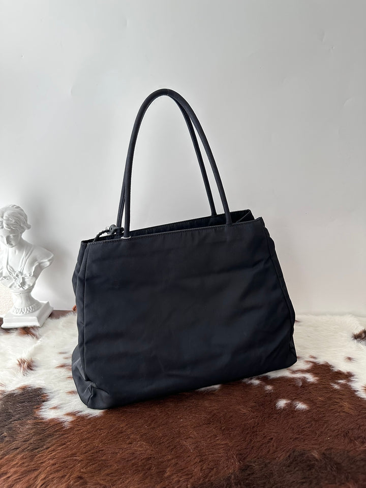 Prada Nylon Small Tote Bag 🖤｜Lightweight Nylon × Shoulder Carry × Everyday Work Bag