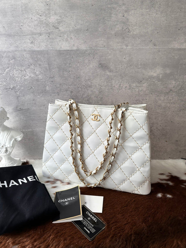 CHANEL White Calfskin Contrast-Stitch Chain Tote Bag 🤍｜Full Set × Near-Mint Condition × Elegant Everyday Style