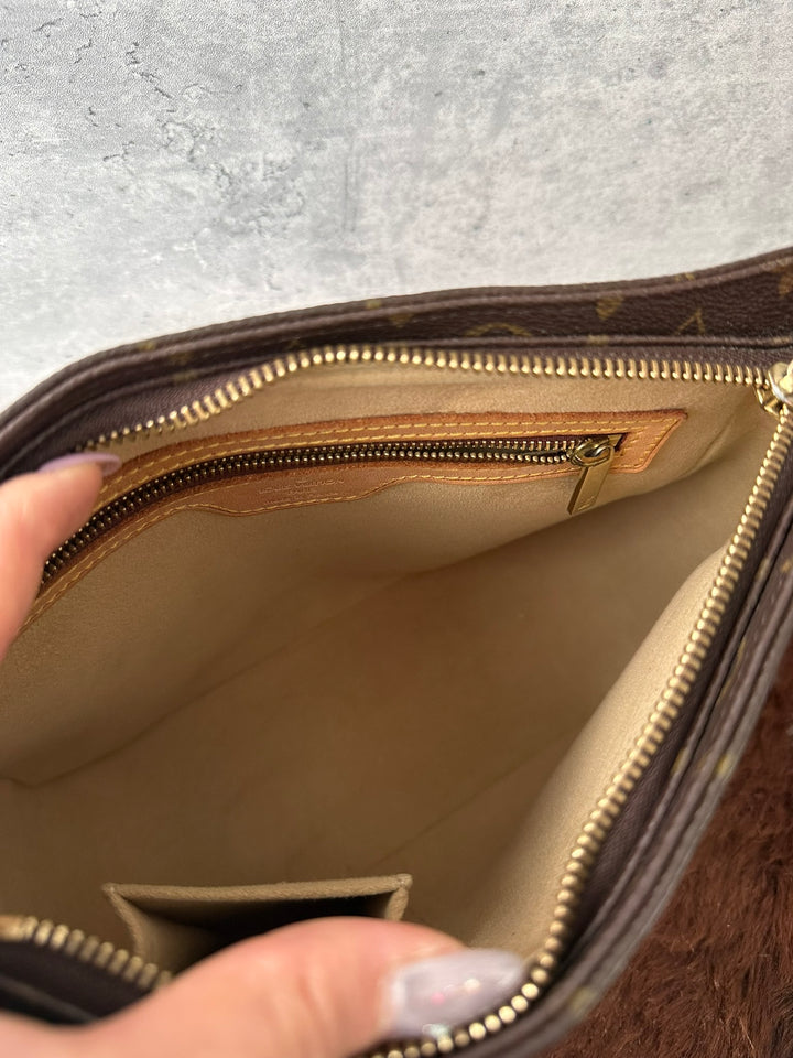 Louis Vuitton Small Looping Shoulder Bag 🤎｜Monogram Canvas × Zip Closure × Great Value