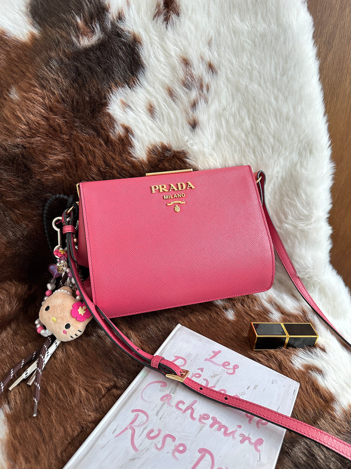 Prada Mini Saffiano Crossbody Bag 💕｜Pink Saffiano × Evening-Clutch Shape × Phone-Friendly
