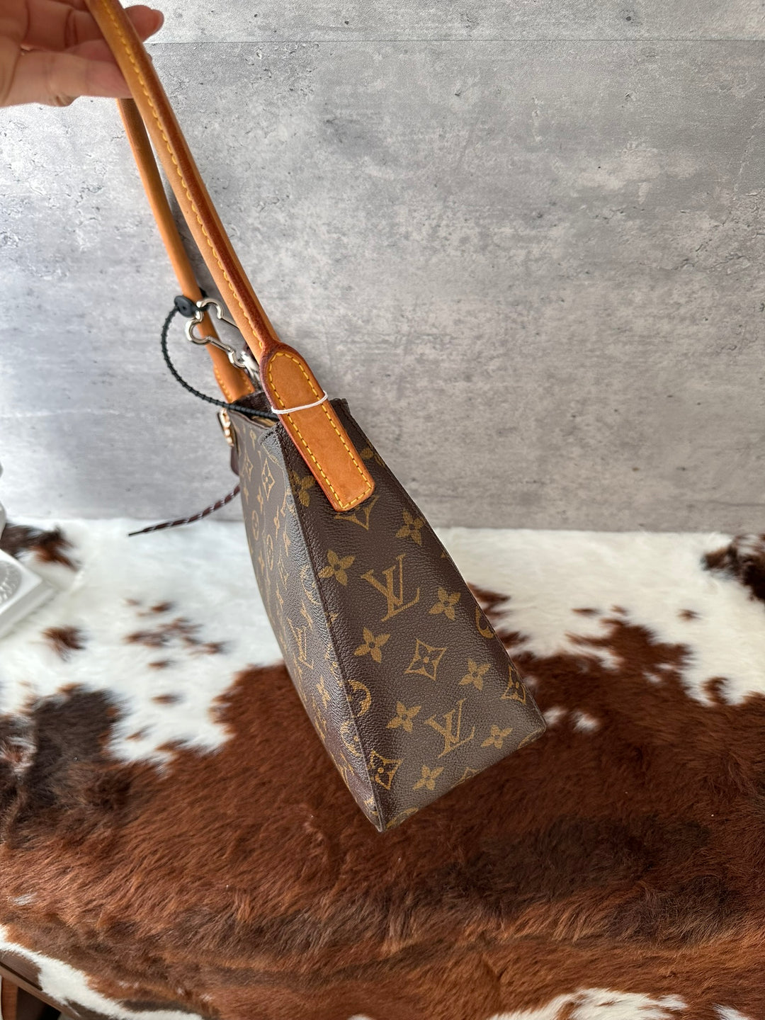 Louis Vuitton Small Looping Shoulder Bag 🤎｜Monogram Canvas × Zip Closure × Great Value