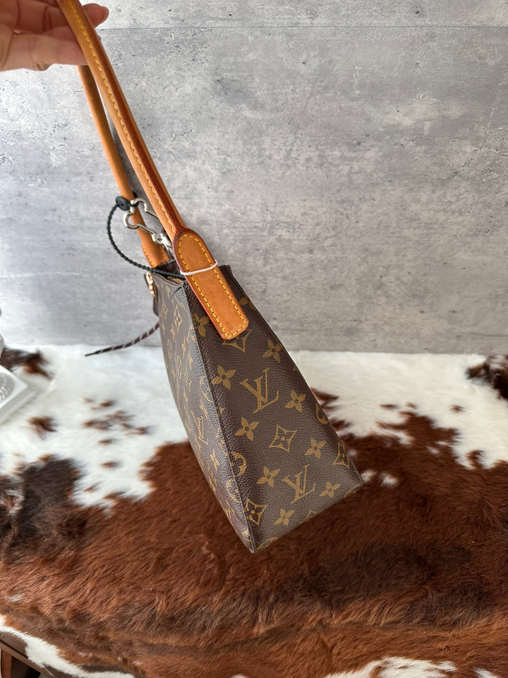 Louis Vuitton Small Looping Shoulder Bag 🤎｜Monogram Canvas × Zip Closure × Great Value