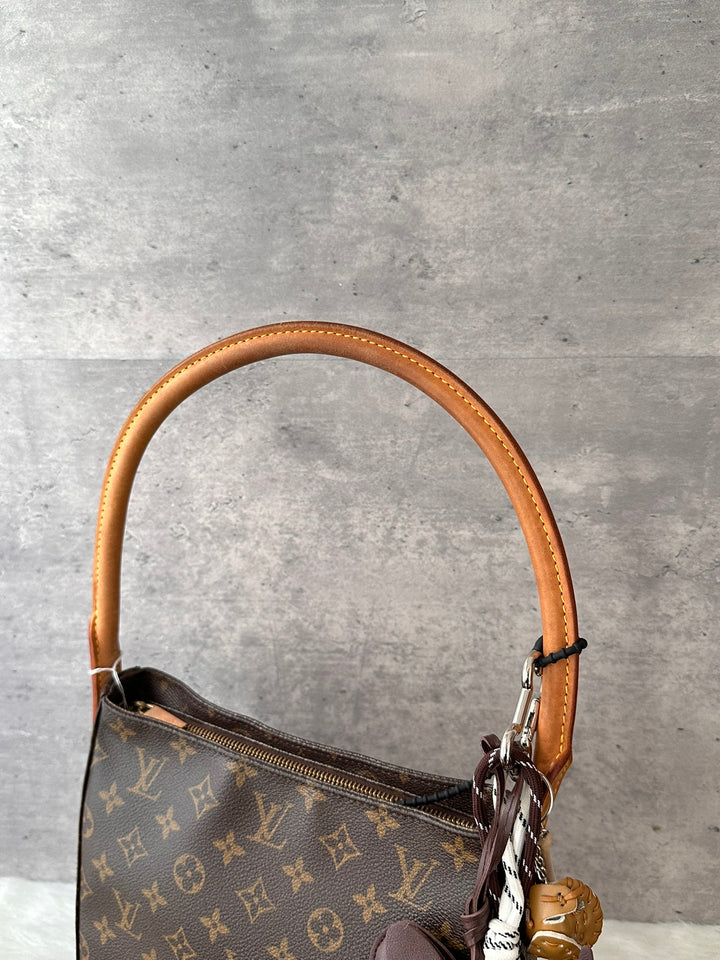Louis Vuitton Small Looping Shoulder Bag 🤎｜Monogram Canvas × Zip Closure × Great Value