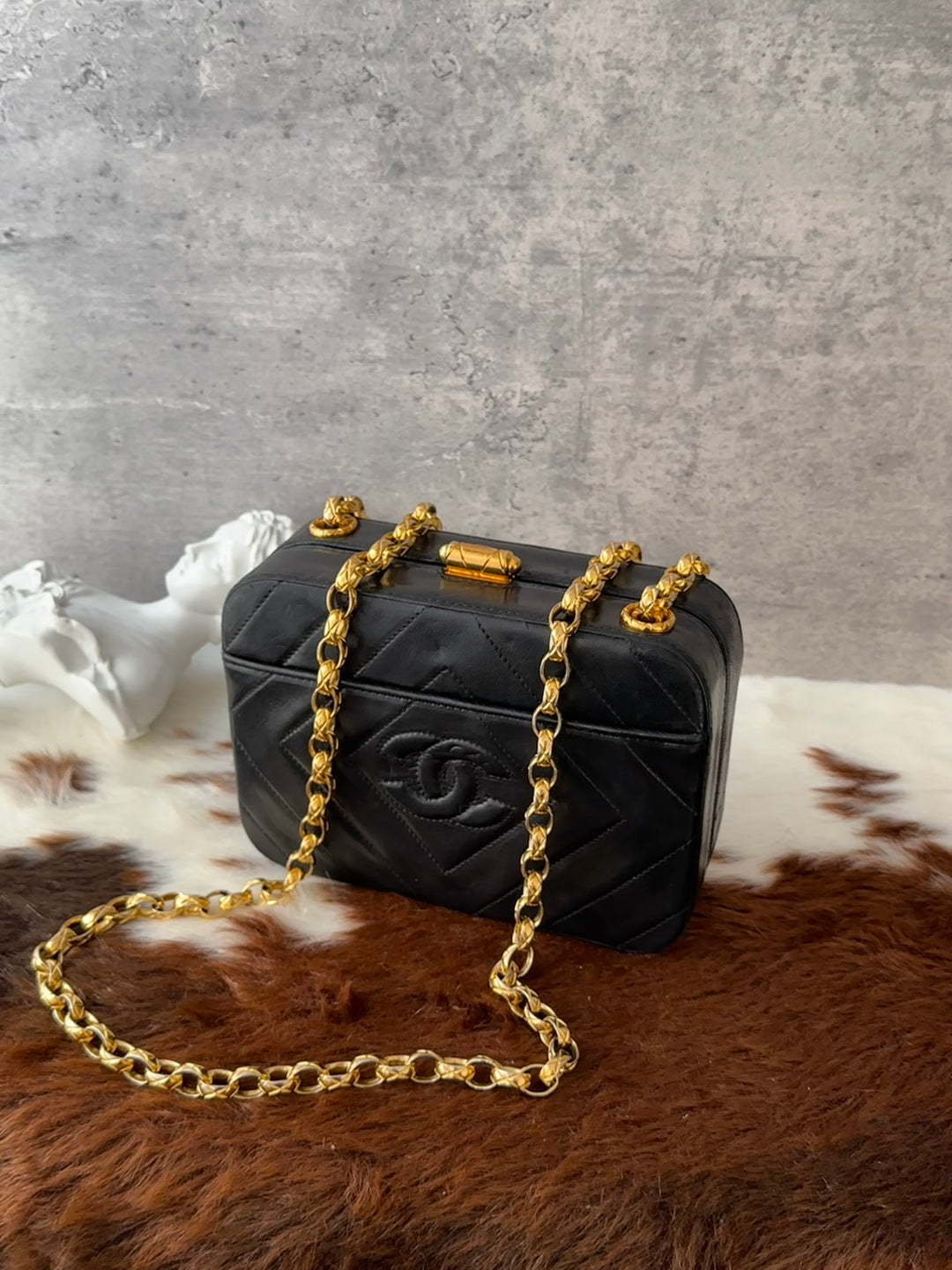 CHANEL Vintage Openwork Chain Box Bag 🖤｜Rare Discontinued Piece × Evening Bag Silhouette × Collector’s Item