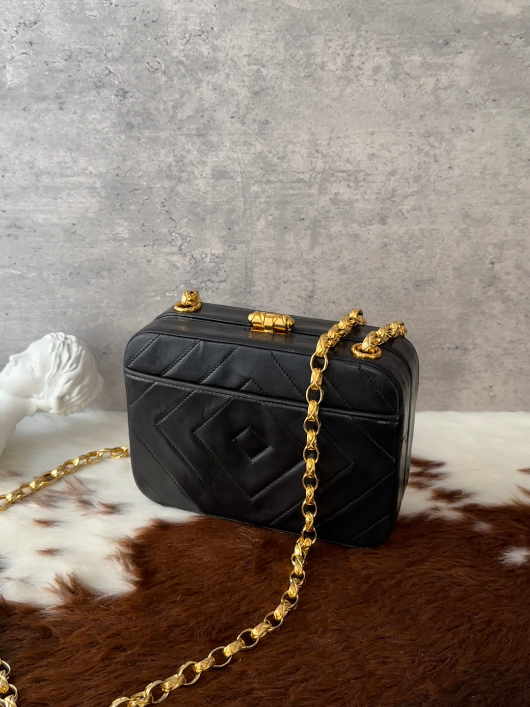 CHANEL Vintage Openwork Chain Box Bag 🖤｜Rare Discontinued Piece × Evening Bag Silhouette × Collector’s Item
