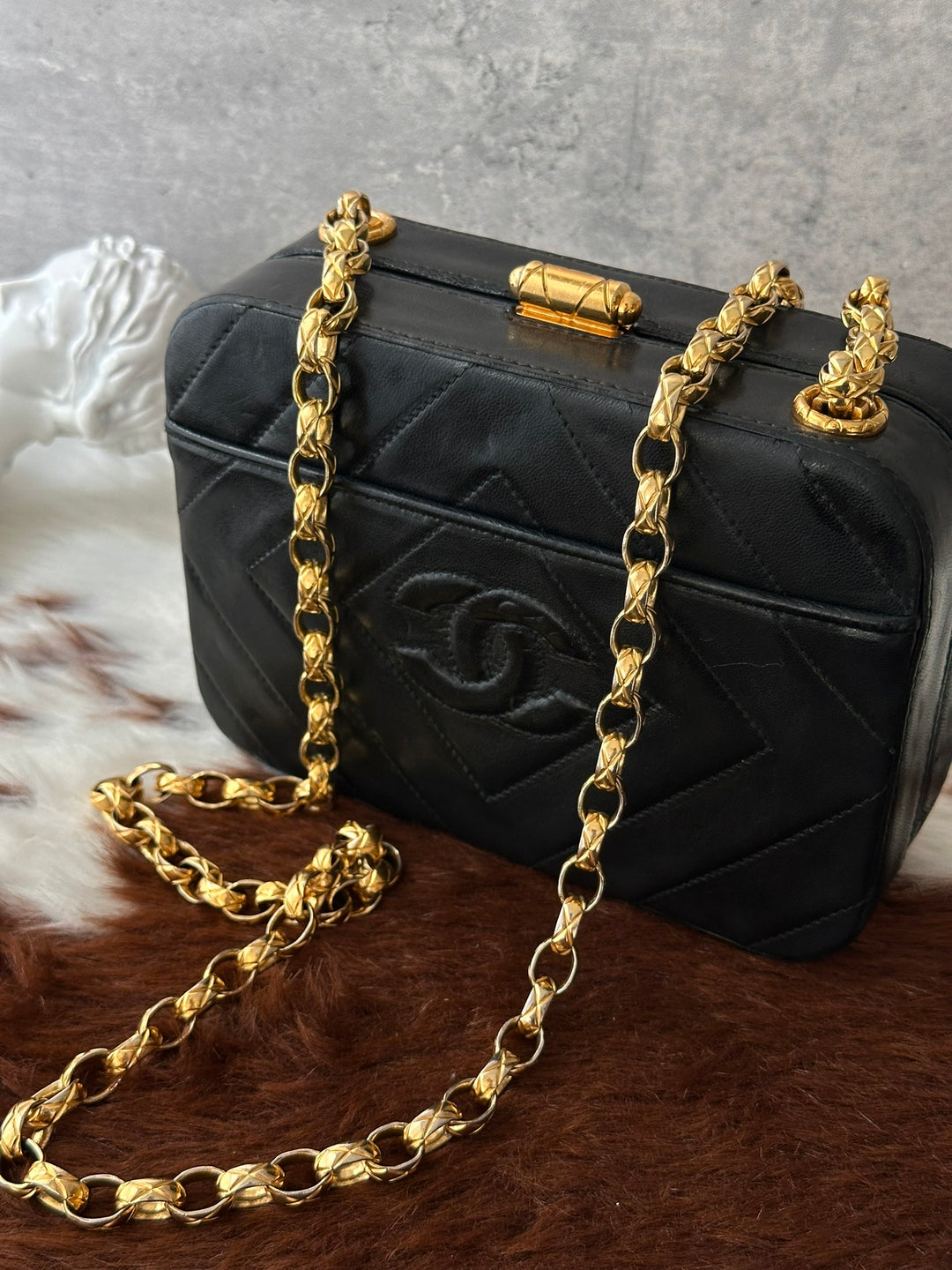 CHANEL Vintage Openwork Chain Box Bag 🖤｜Rare Discontinued Piece × Evening Bag Silhouette × Collector’s Item