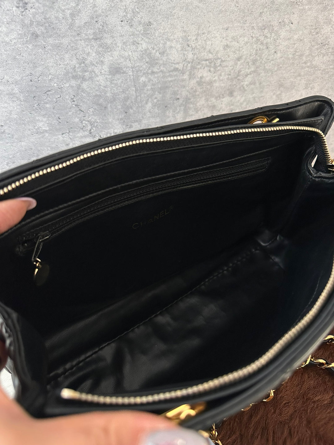 CHANEL Large CC East-West Chain Bag 🖤｜Preserved Condition × Card &amp; Sticker × Small Size