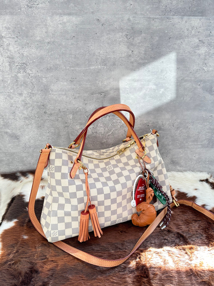 LOUIS VUITTON Damier Azur Tassel Tote Bag｜Classic Checkered Canvas × Original Shoulder Strap × Zipped Everyday Design 🤍✨