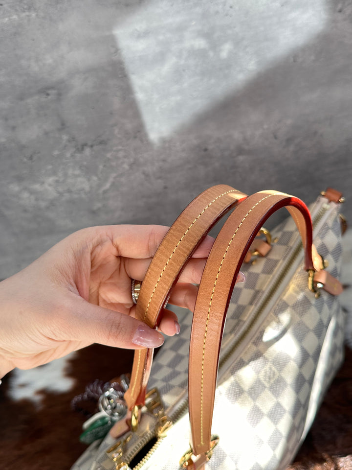 LOUIS VUITTON Damier Azur Tassel Tote Bag｜Classic Checkered Canvas × Original Shoulder Strap × Zipped Everyday Design 🤍✨