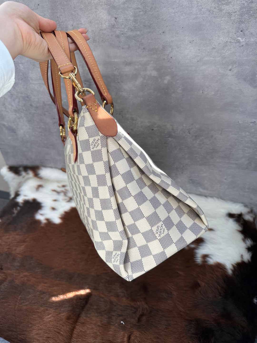 LOUIS VUITTON Damier Azur Tassel Tote Bag｜Classic Checkered Canvas × Original Shoulder Strap × Zipped Everyday Design 🤍✨