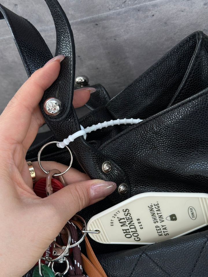 CHANEL Caviar Leather 2.55 “Airport” Tote｜Black & Silver Classic × Ultra-Lightweight Carry × Adjustable Shoulder Straps 🖤✨