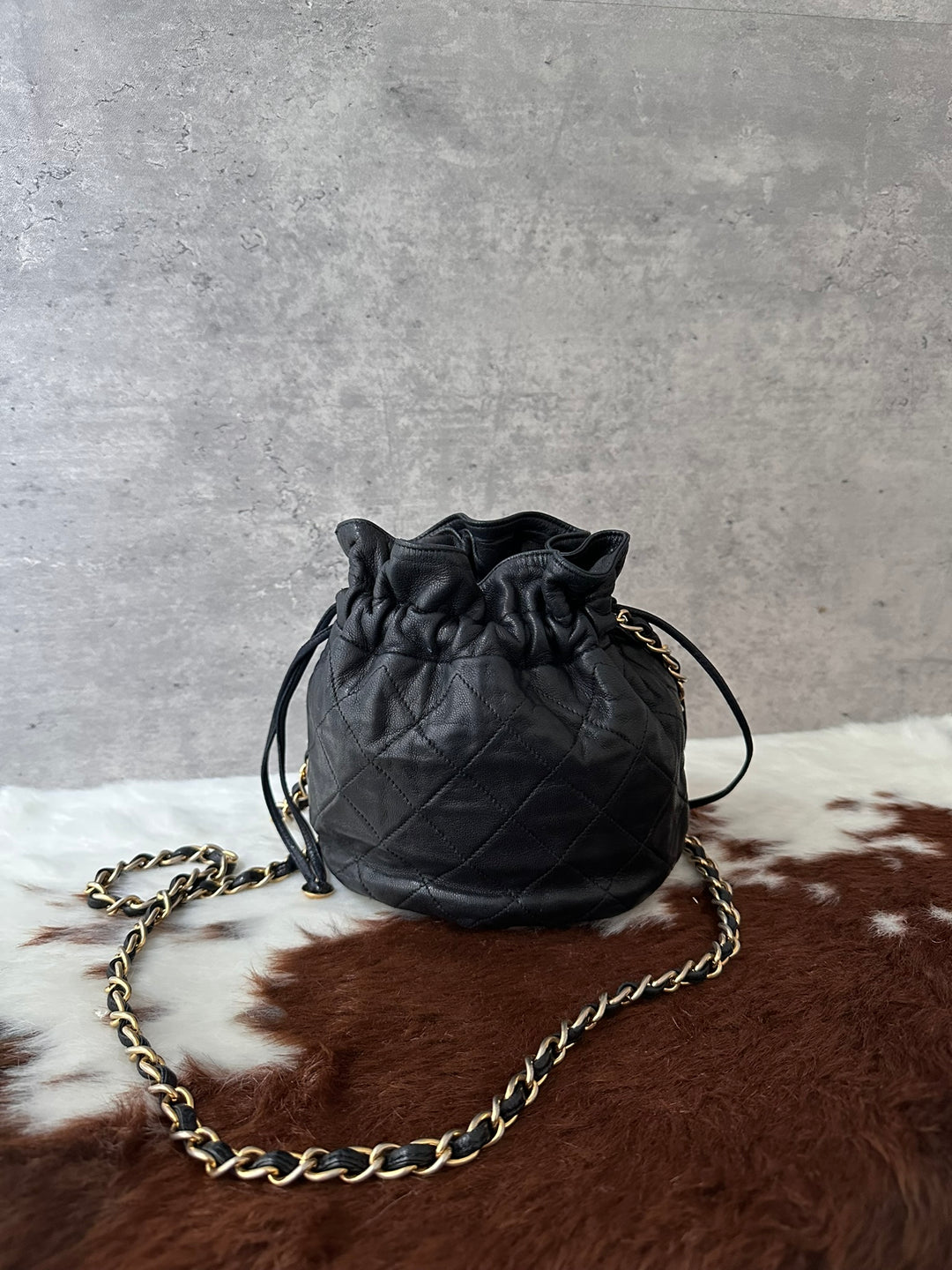 CHANEL Mini Quilted Drawstring Chain Bag 🖤｜Gold Bead Drawstring × Phone-Friendly Capacity × With Sticker