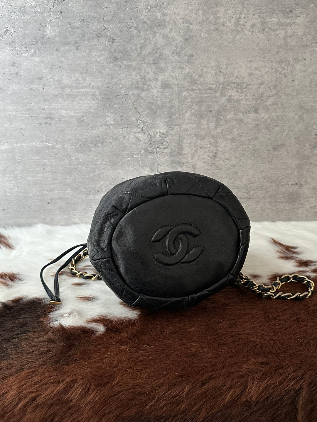 CHANEL Mini Quilted Drawstring Chain Bag 🖤｜Gold Bead Drawstring × Phone-Friendly Capacity × With Sticker