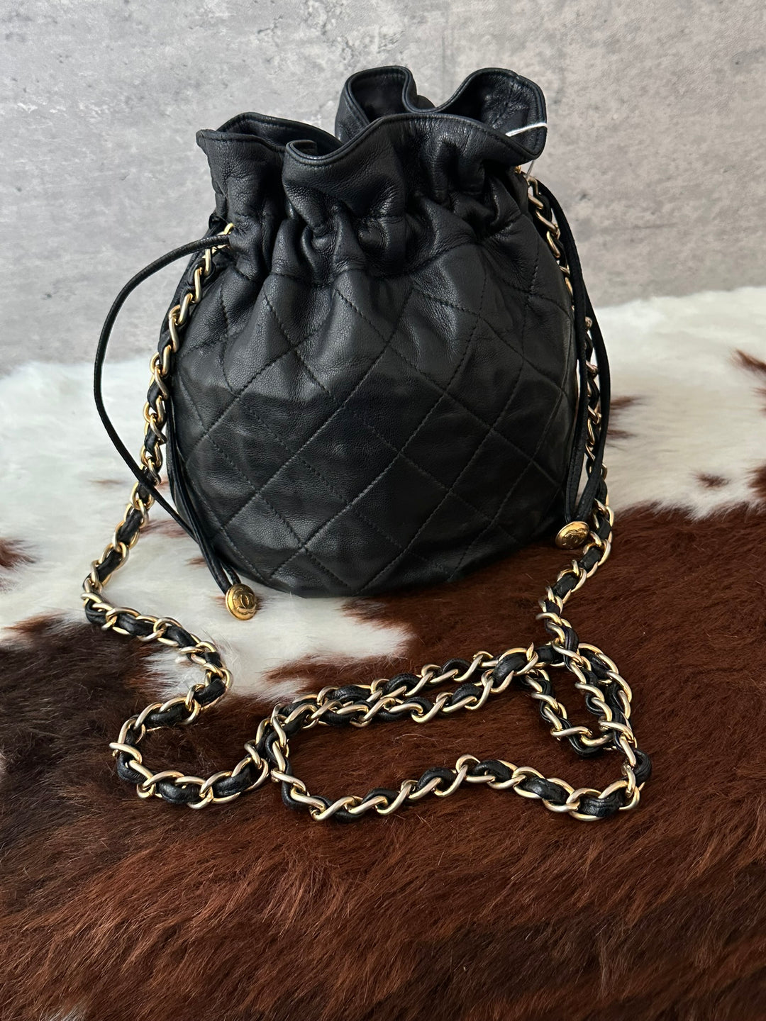 CHANEL Mini Quilted Drawstring Chain Bag 🖤｜Gold Bead Drawstring × Phone-Friendly Capacity × With Sticker