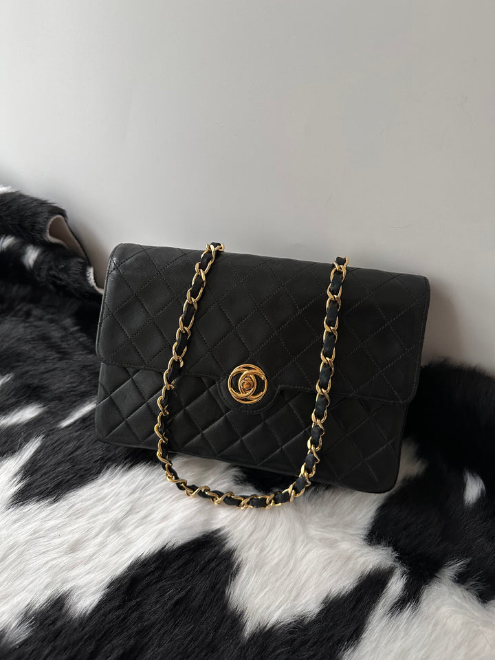 Chanel “Vintage Classic Flap Shoulder Bag” 🖤✨ | Timeless Icon in Mini Size