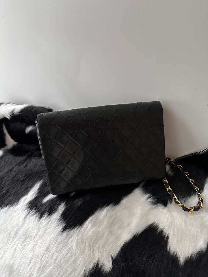 Chanel “Vintage Classic Flap Shoulder Bag” 🖤✨ | Timeless Icon in Mini Size