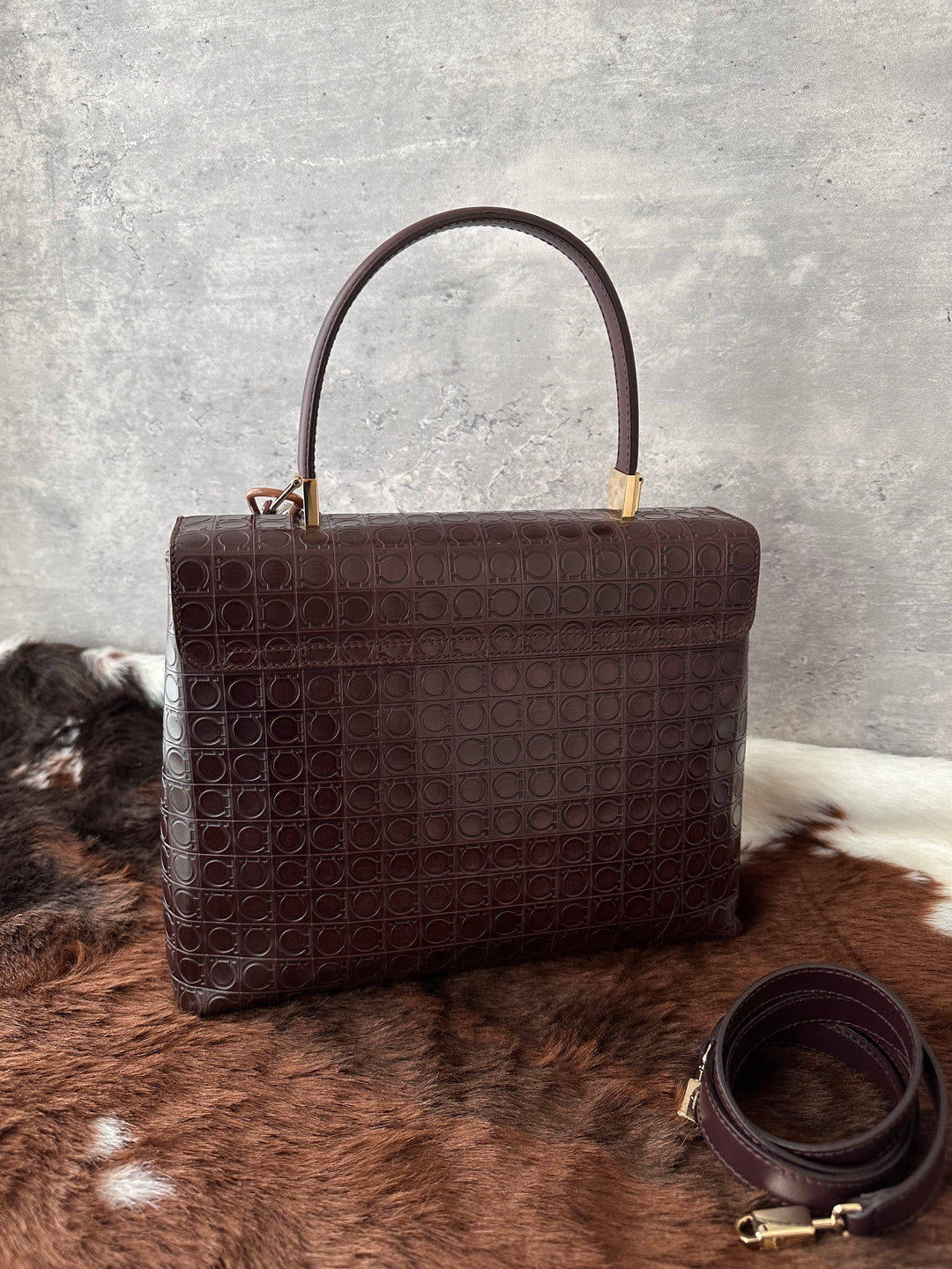 FERRAGAMO 🤎 Chocolate Embossed Kelly Bag｜Vintage Charm × Structured Elegance × Timeless Brown Tone