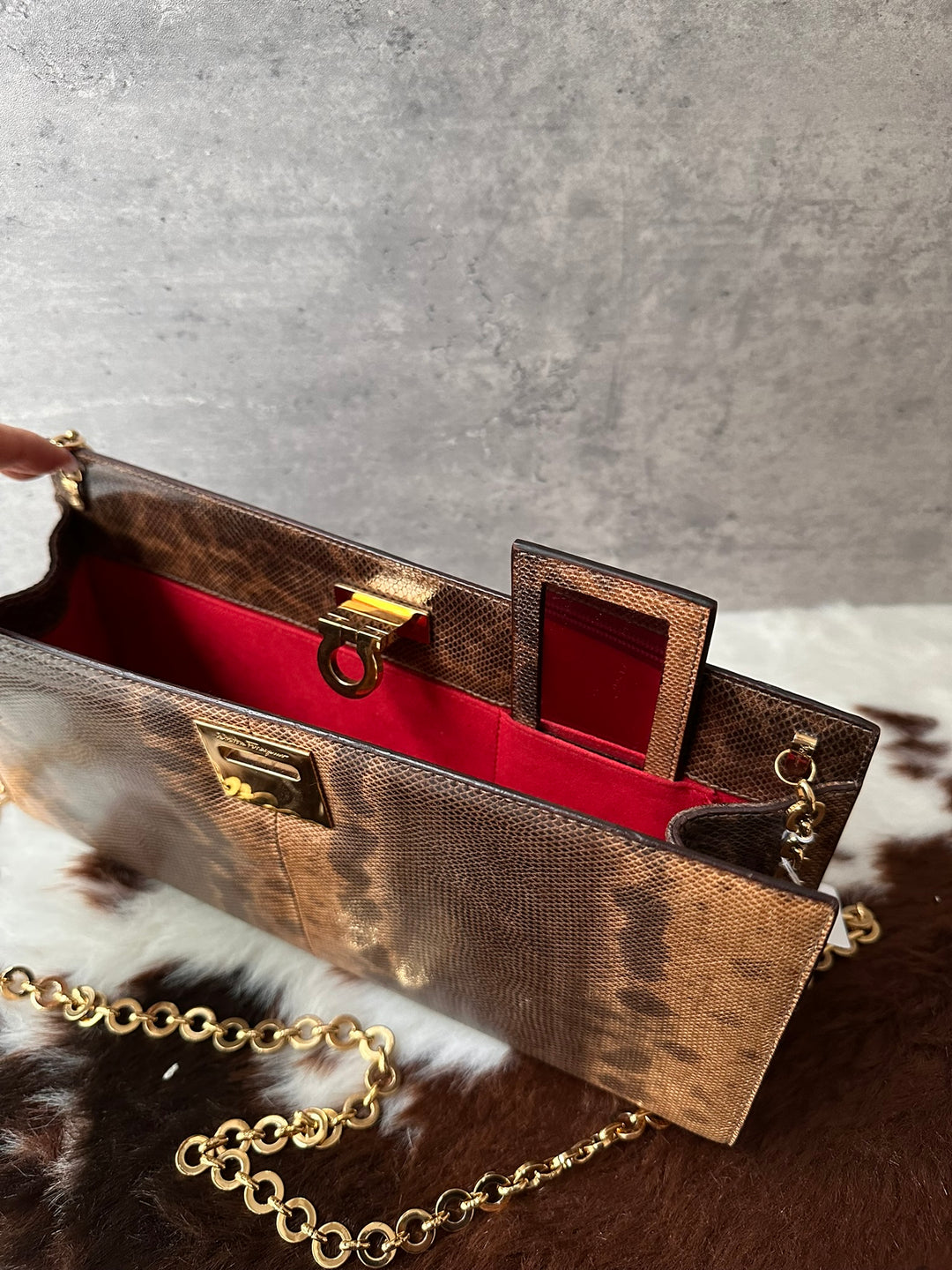 Ferragamo Gancini Lizard-Effect Chain Baguette Bag 🥖✨｜Rare Vintage Find × Gancini Chain Detail × With Mirror