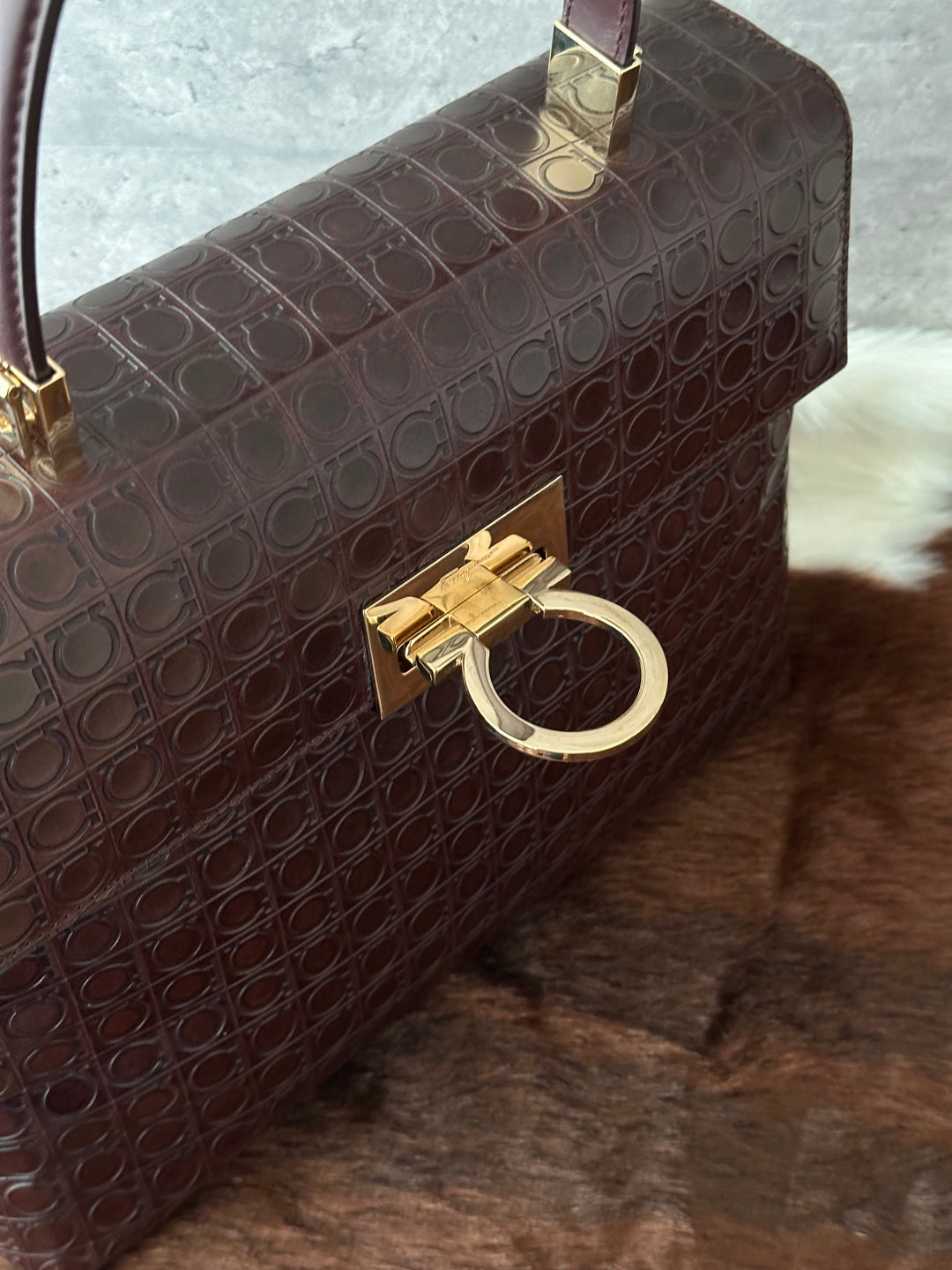 FERRAGAMO 🤎 Chocolate Embossed Kelly Bag｜Vintage Charm × Structured Elegance × Timeless Brown Tone