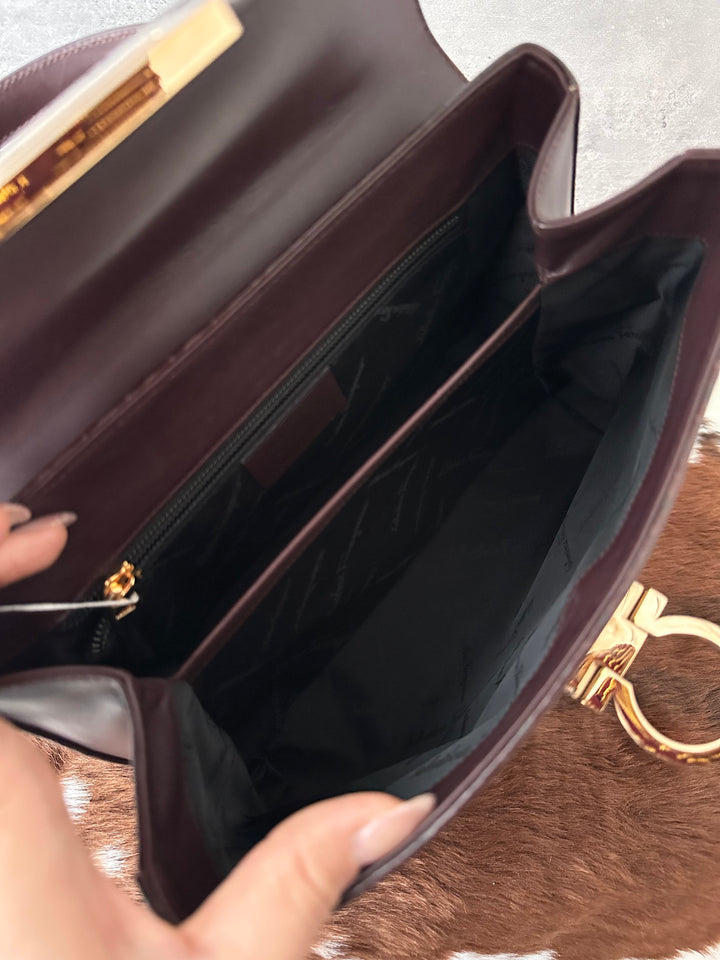 FERRAGAMO 🤎 Chocolate Embossed Kelly Bag｜Vintage Charm × Structured Elegance × Timeless Brown Tone