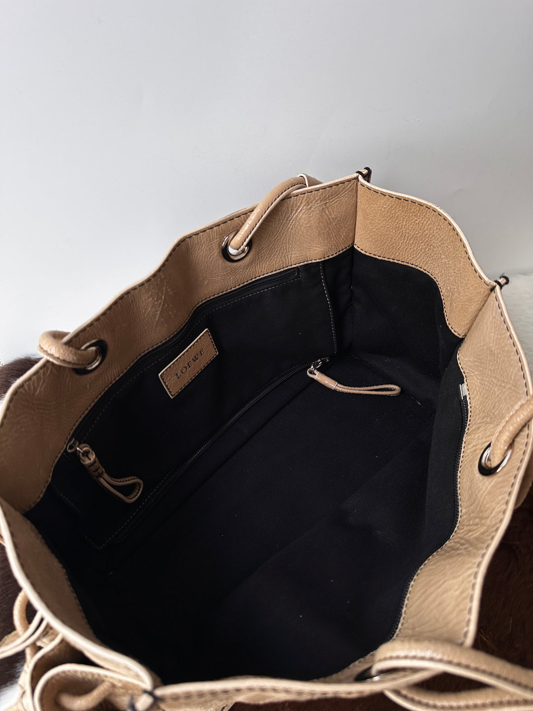 Loewe Double Faced Shoulder Bag 🤎｜Waxed Leather Texture × Reversible Styling × Laptop Friendly