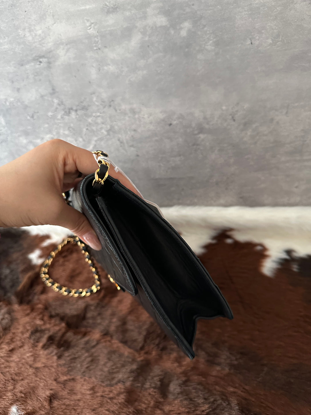 CHANEL 🖤 Classic CC Chain Shoulder Bag｜Timeless Quilted Design × Elegant Gold-Tone Hardware × Effortlessly Versatile