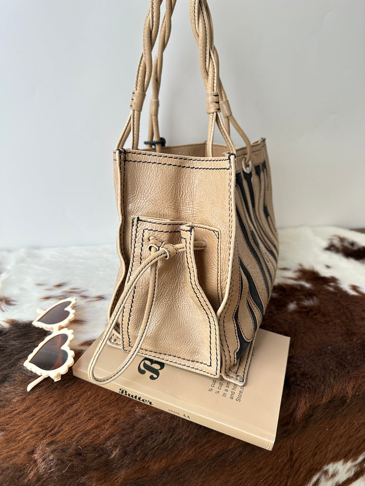 Loewe Double Faced Shoulder Bag 🤎｜Waxed Leather Texture × Reversible Styling × Laptop Friendly