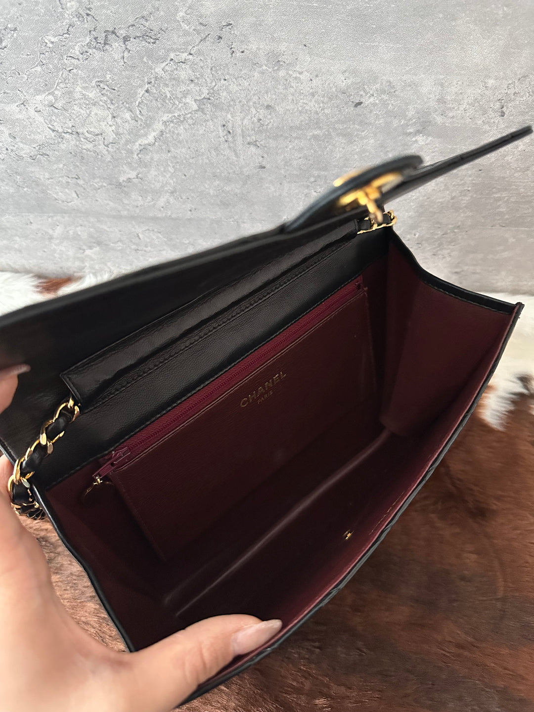 CHANEL 🖤 Classic CC Chain Shoulder Bag｜Timeless Quilted Design × Elegant Gold-Tone Hardware × Effortlessly Versatile