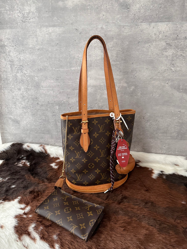 LOUIS VUITTON 🤎 Monogram Bucket Shoulder Bag｜Iconic LV Canvas × Everyday Versatility × Bonus Removable Pouch