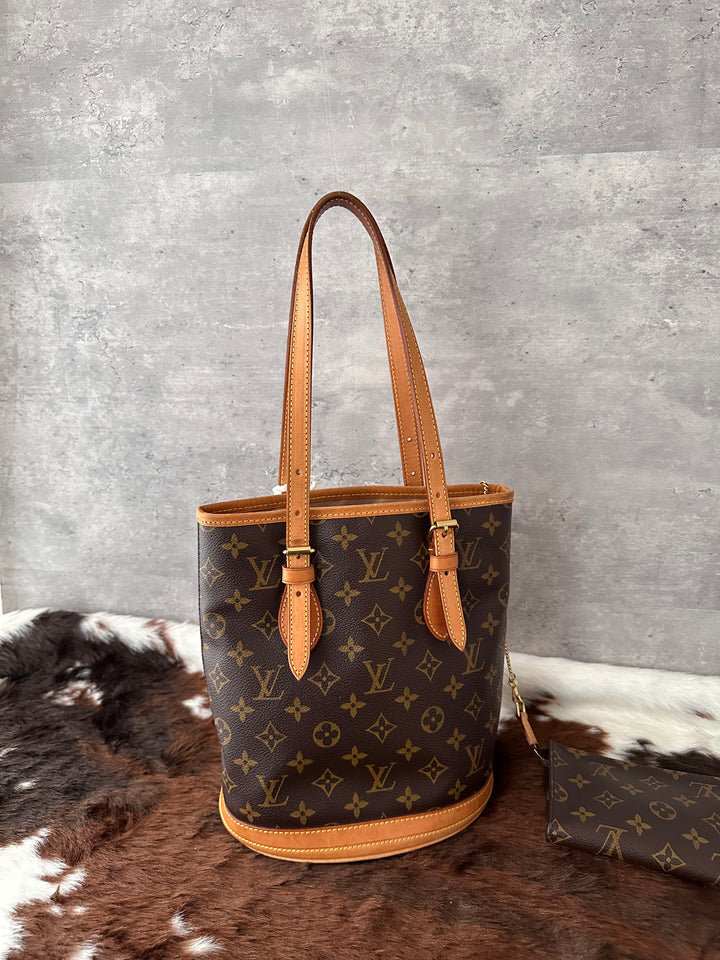 LOUIS VUITTON 🤎 Monogram Bucket Shoulder Bag｜Iconic LV Canvas × Everyday Versatility × Bonus Removable Pouch