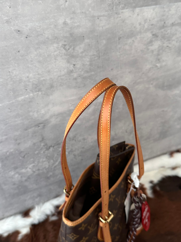 LOUIS VUITTON 🤎 Monogram Bucket Shoulder Bag｜Iconic LV Canvas × Everyday Versatility × Bonus Removable Pouch