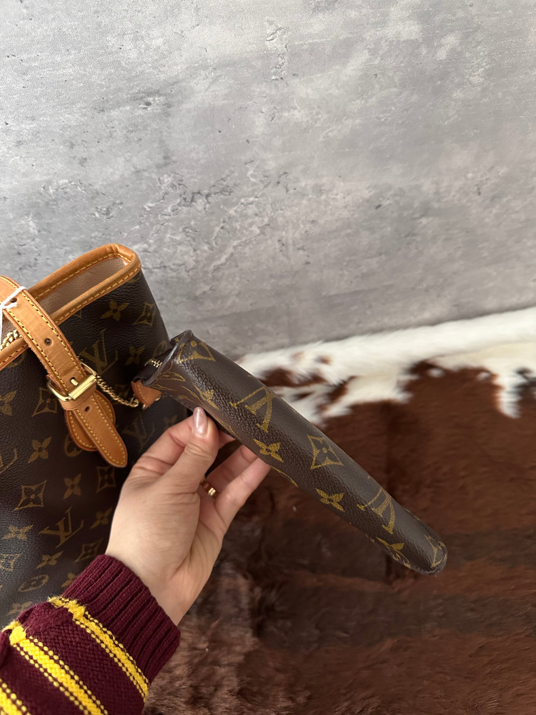 LOUIS VUITTON 🤎 Monogram Bucket Shoulder Bag｜Iconic LV Canvas × Everyday Versatility × Bonus Removable Pouch