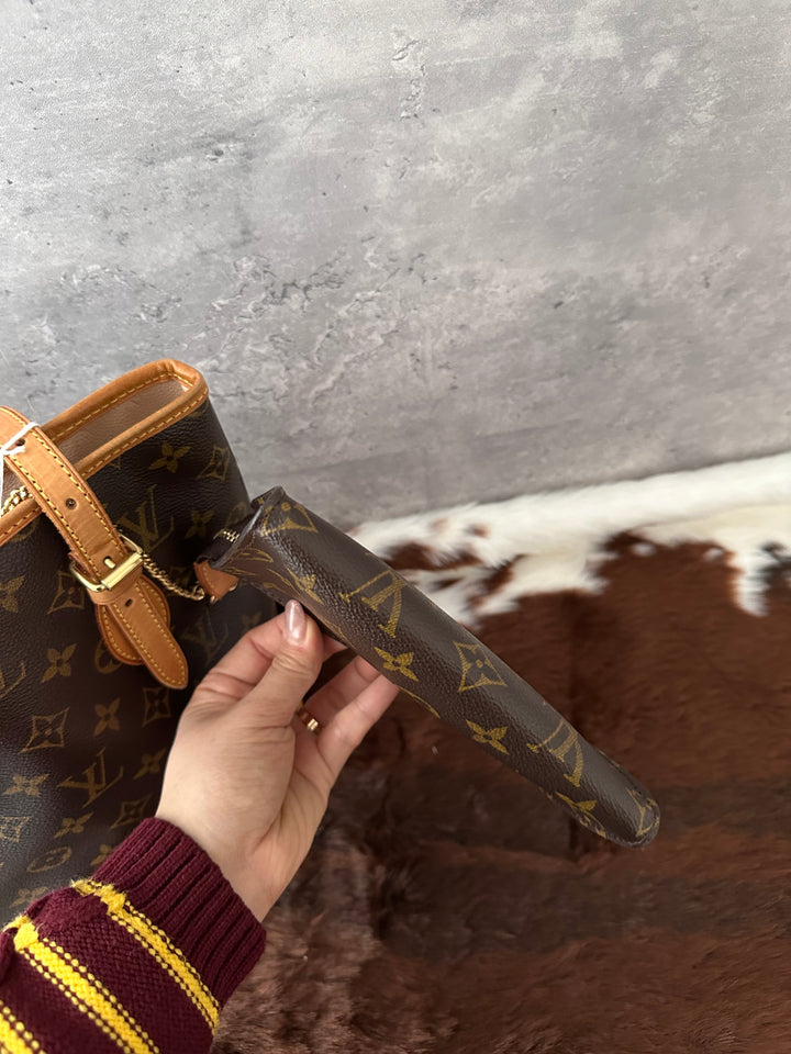 LOUIS VUITTON 🤎 Monogram Bucket Shoulder Bag｜Iconic LV Canvas × Everyday Versatility × Bonus Removable Pouch