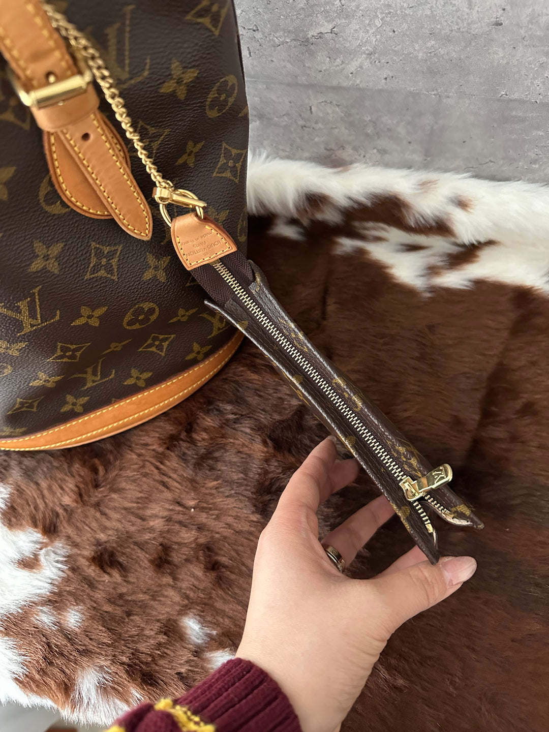 LOUIS VUITTON 🤎 Monogram Bucket Shoulder Bag｜Iconic LV Canvas × Everyday Versatility × Bonus Removable Pouch